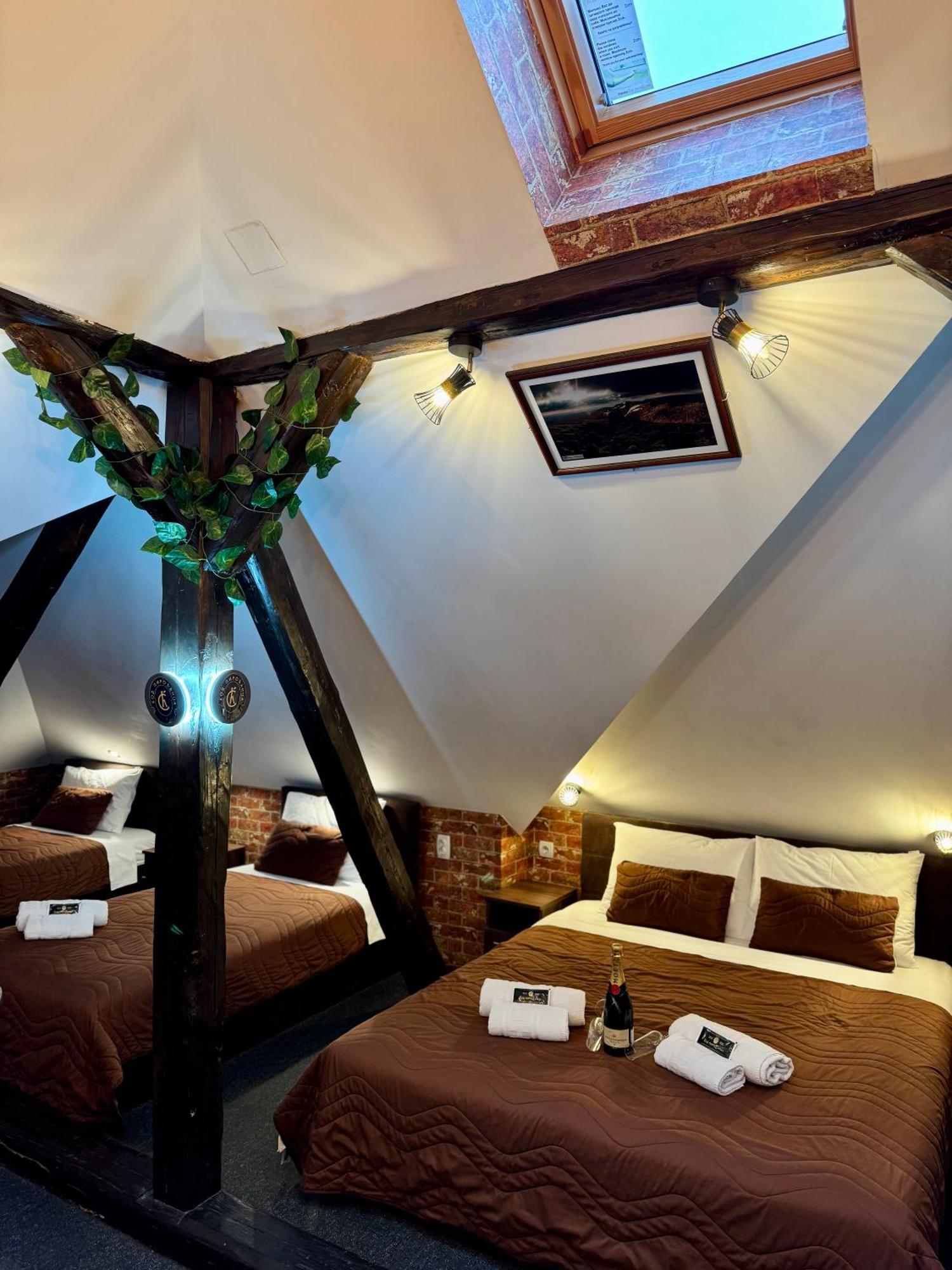 Pirocanac Rooms & Restaurant "Breakfast-Lunch-Dinner" 피로트 외부 사진