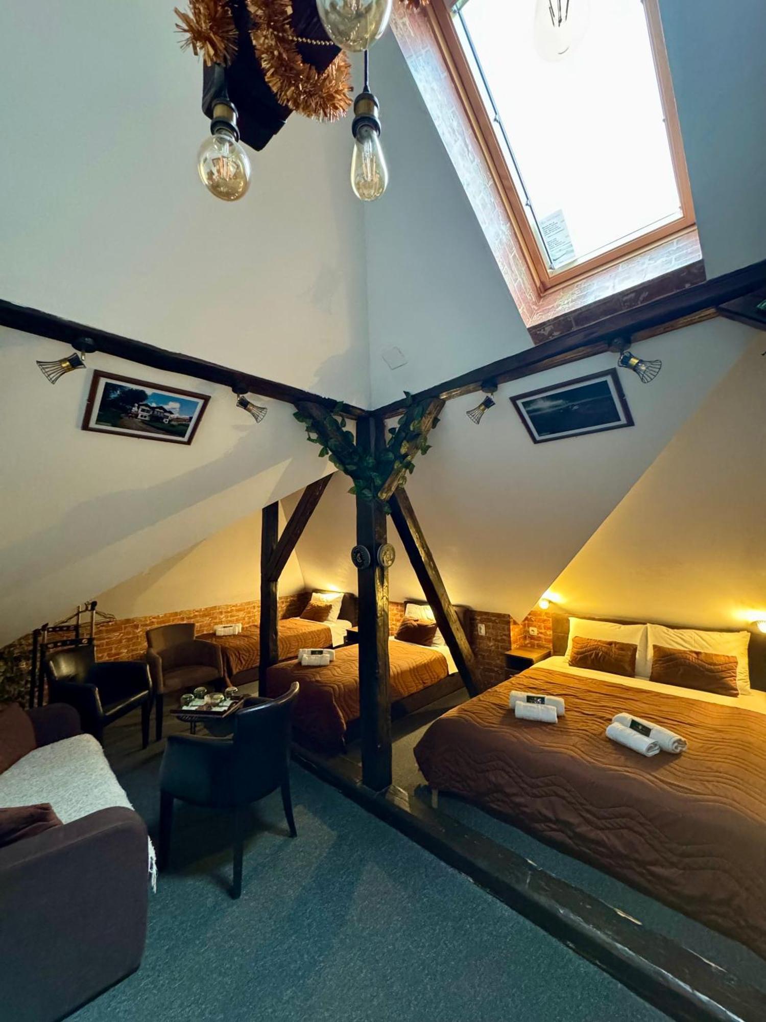 Pirocanac Rooms & Restaurant "Breakfast-Lunch-Dinner" 피로트 외부 사진