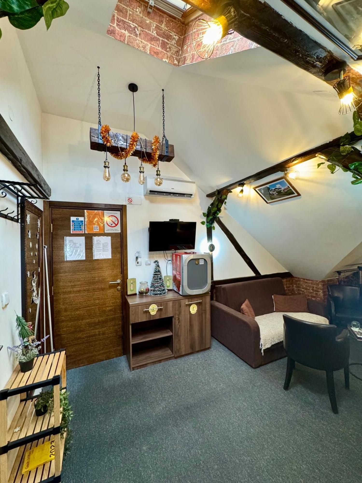 Pirocanac Rooms & Restaurant "Breakfast-Lunch-Dinner" 피로트 외부 사진