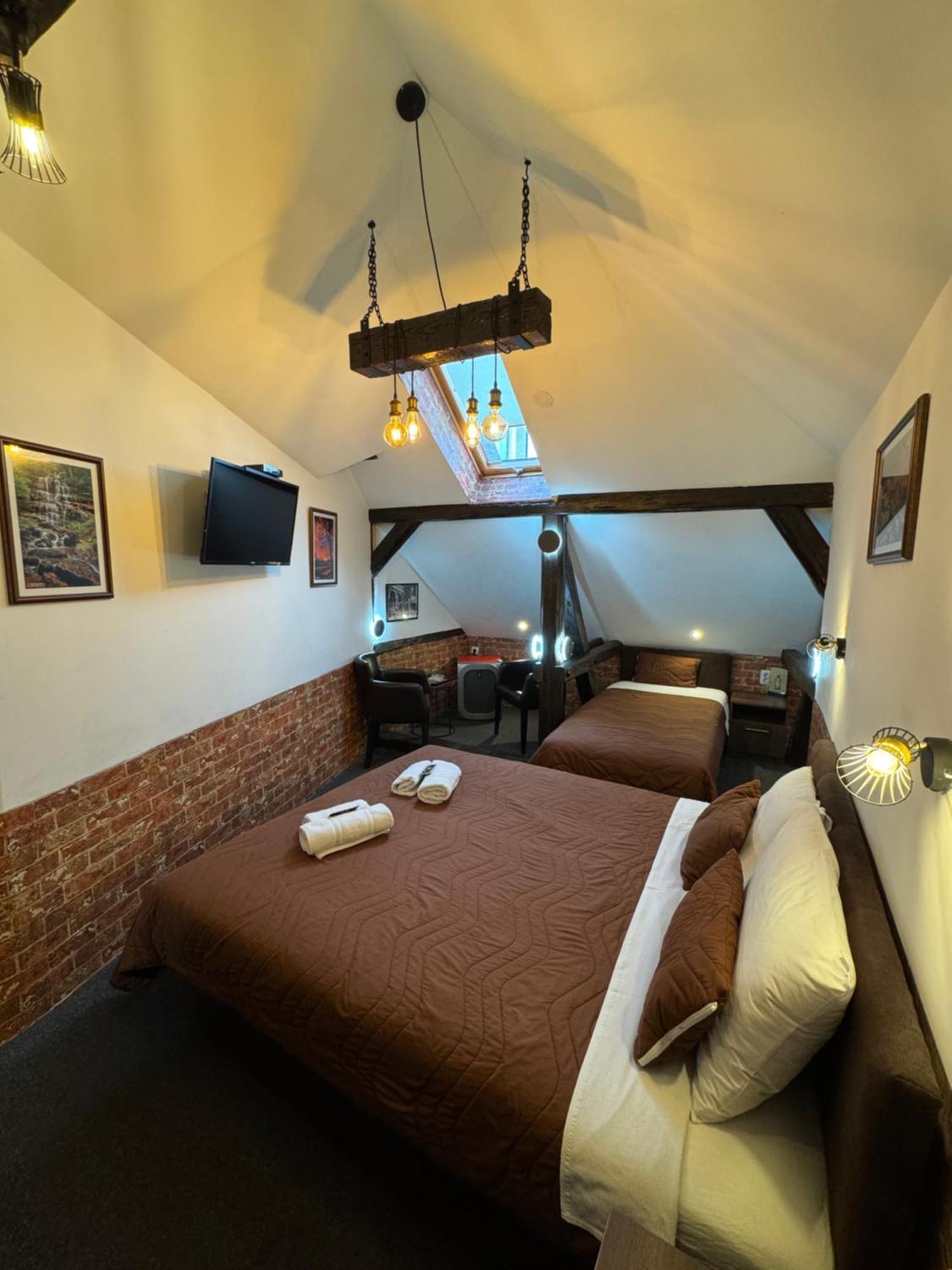 Pirocanac Rooms & Restaurant "Breakfast-Lunch-Dinner" 피로트 외부 사진